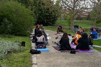 Dotze persones al taller de “mindfulness” celebrat a l’Arborètum de Lleida
